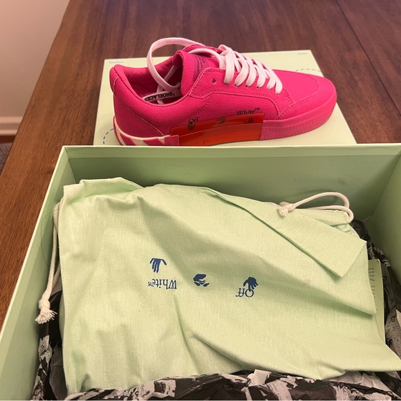 Low vulcanized canvas sneakers - Picture 6 of 8